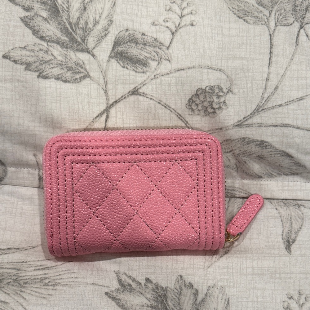 Chanel style pink zip around card case - Picture 2 of 3